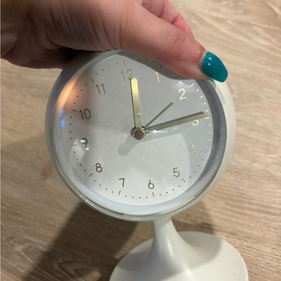 White Modern Table Clock - Picture 2 of 4